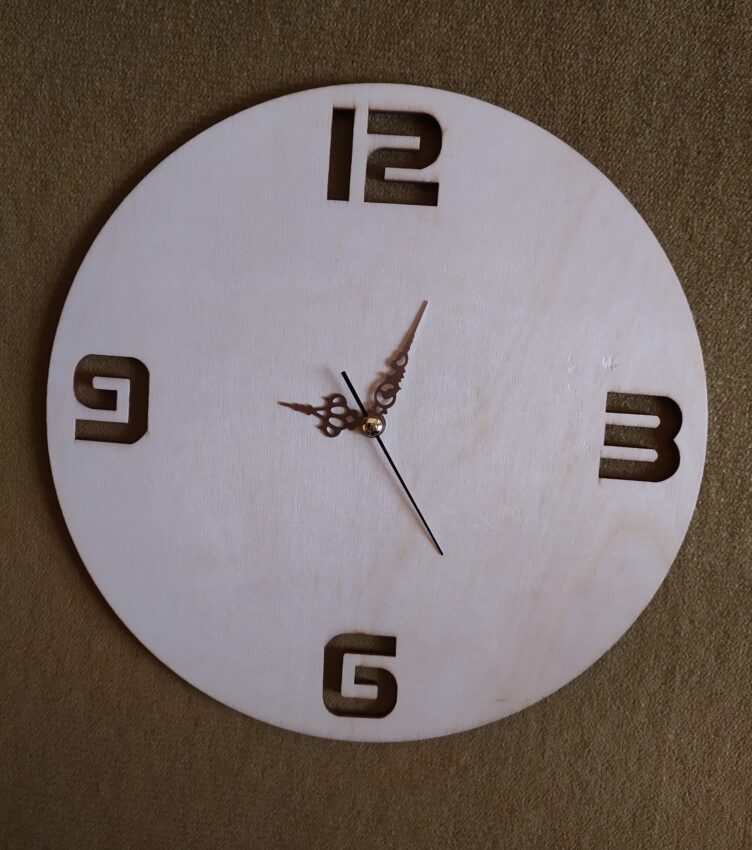 Seinakell. Puidust. Käsitsi maalitud. Tellija valitud disainiga